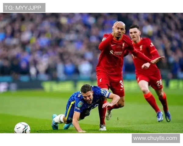 意甲激战：利物浦与巴黎圣日耳曼战成平局战术分析引发全场热议