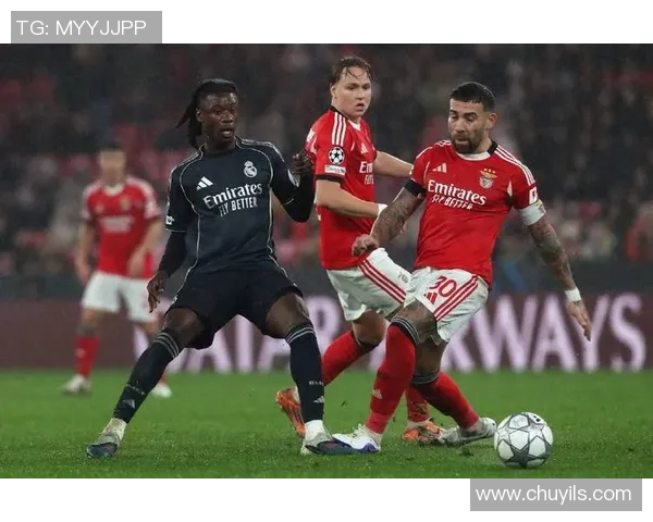 欧冠激战：马竞6-2狂胜巴萨绝杀时刻引发争议判罚全场沸腾